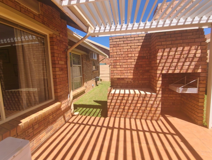 To Let 3 Bedroom Property for Rent in Fleurdal Free State